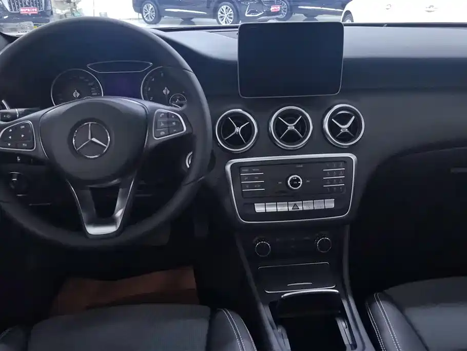 Mercedes-Benz A-Class (imported) 2018 A 200 Dynamic купить на сайте DeffCars