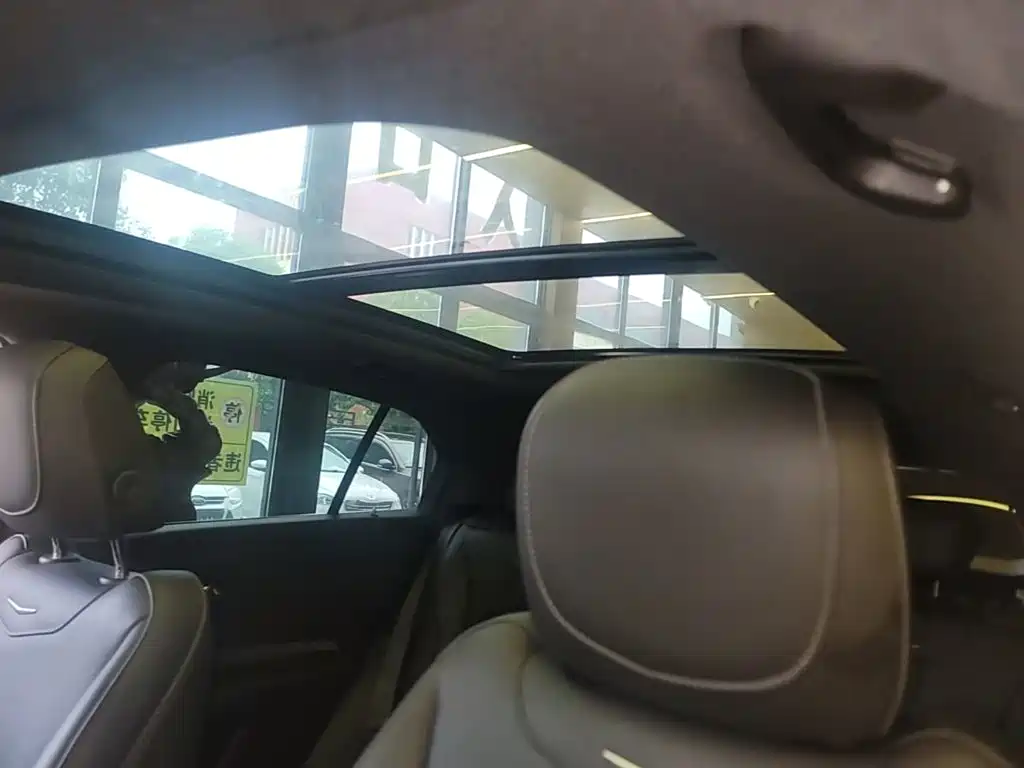 Cadillac XT4 2021 28T two-wheel drive leading model купить на сайте DeffCars
