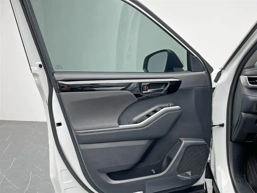 Highlander 2024 2.5L smart electric hybrid dual-engine two-wheel drive elite version 5 seats купить на сайте DeffCars