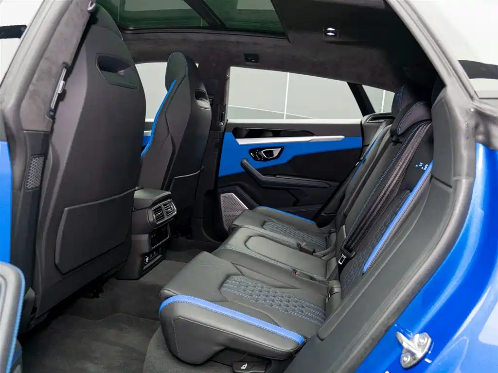 Urus 2023 4.0T V8 S купить на сайте DeffCars