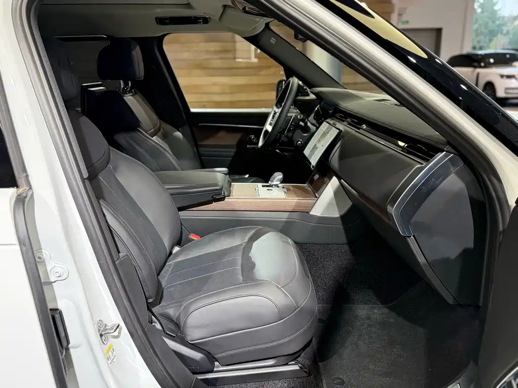 Range Rover 2024 3.0 L6 400PS Extended Edition купить на сайте DeffCars