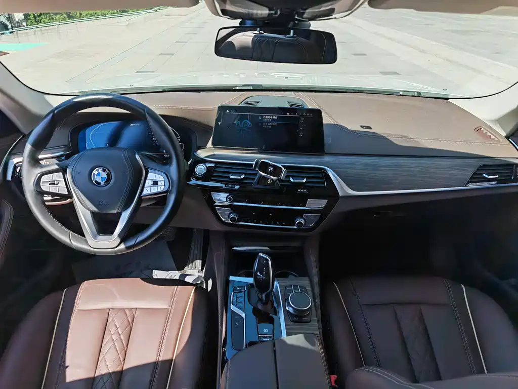 BMW 5 Series New Energy 2020 530Le Luxury Package купить на сайте DeffCars