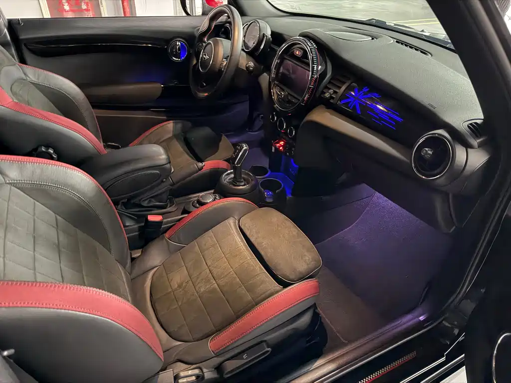 MINI JCW 2018 2.0T JOHN COOPER WORKS купить на сайте DeffCars