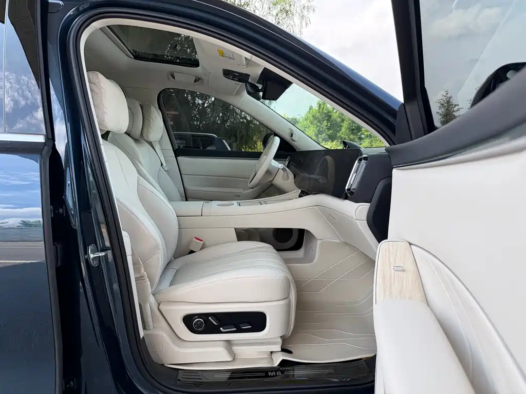 Wenjie M8 2025 extended range Ultra version 53.4kWh 5-seater version 192-line lidar) купить на сайте DeffCars