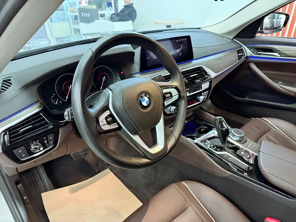 BMW 5 Series New Energy 2019 530Le Luxury Package купить на сайте DeffCars