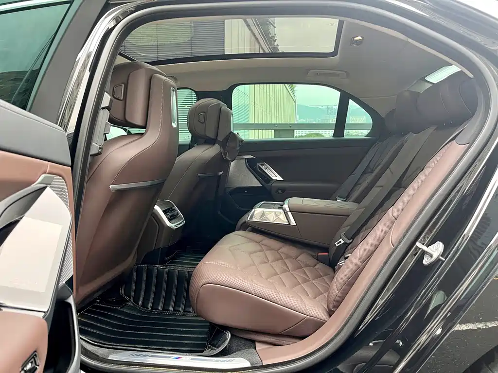 BMW 7 Series 2023 735Li M Sports Package купить на сайте DeffCars