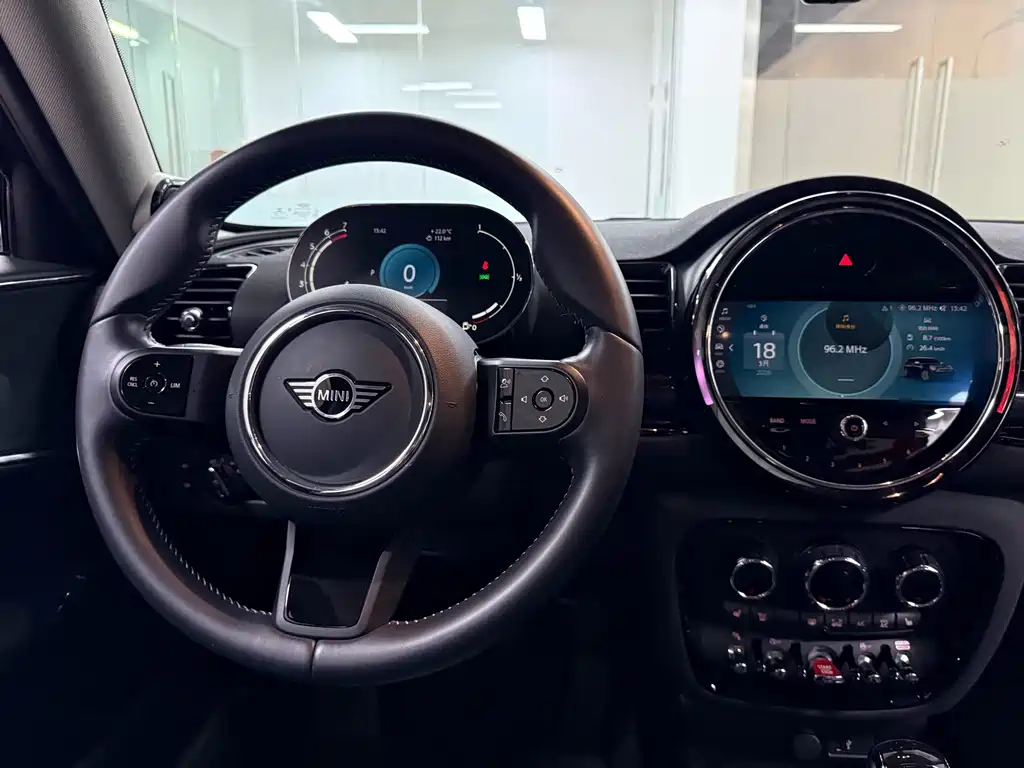 MINI CLUBMAN 2023 1.5T COOPER Connoisseur купить на сайте DeffCars