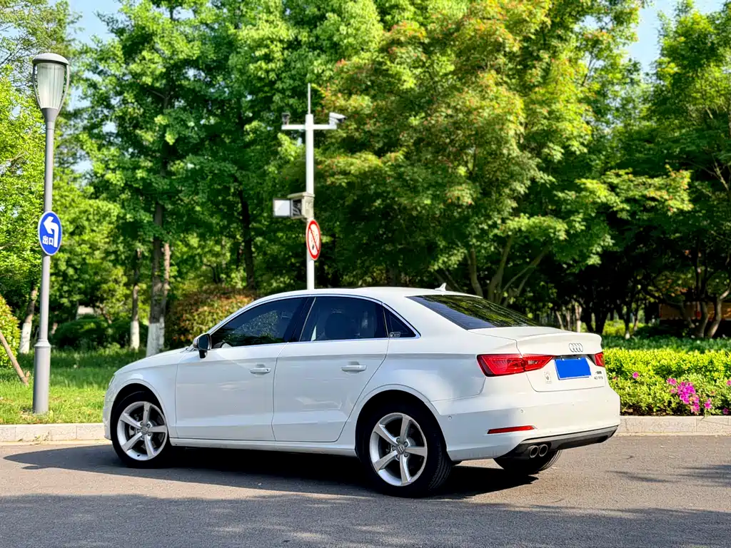 Audi A3 2016 Limousine 40 TFSI Fashion купить на сайте DeffCars
