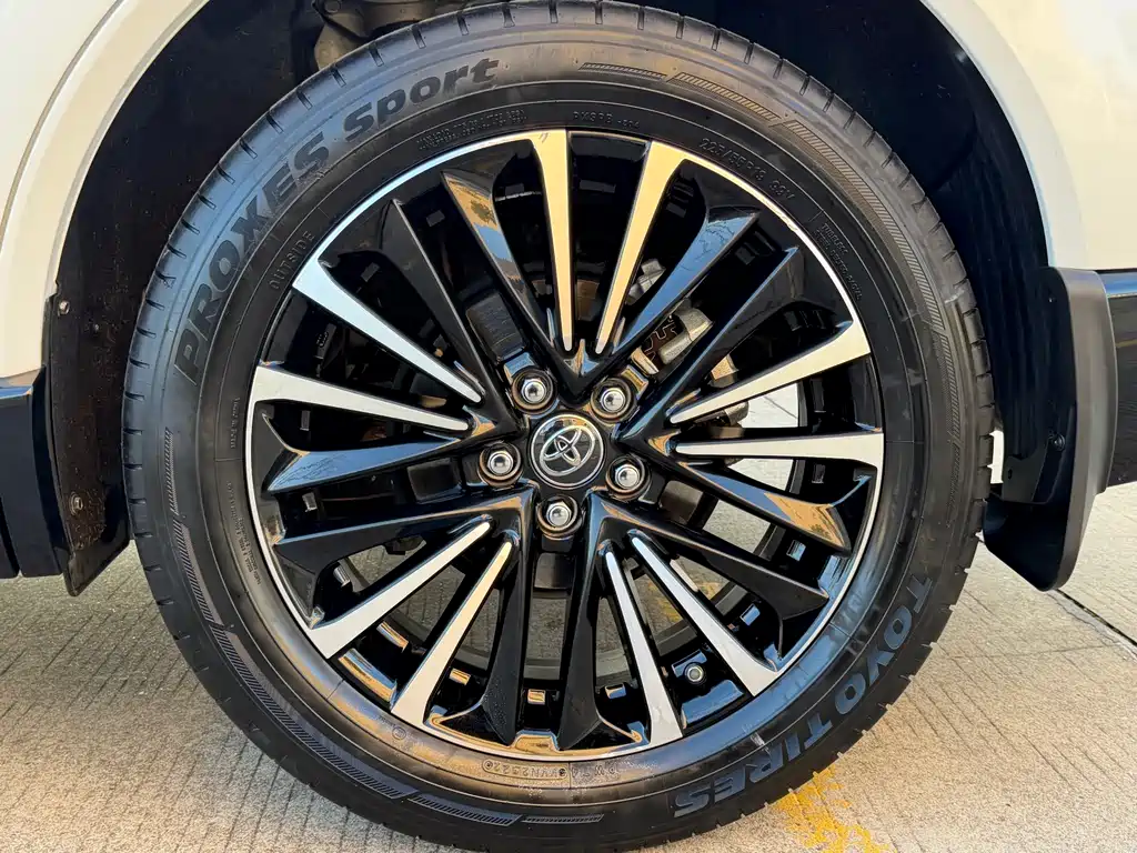 Vesa 2022 2.0L CVT two-wheel drive premium version купить на сайте DeffCars