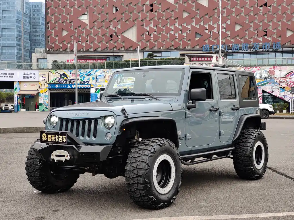 Wrangler 2015 3.0L Sahara four-door version купить на сайте DeffCars