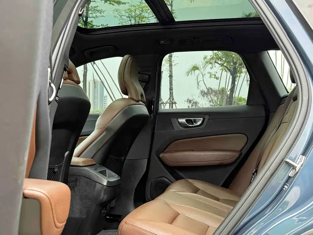 Volvo XC60 2021 T5 four-wheel drive Zhiya Luxury Edition купить на сайте DeffCars