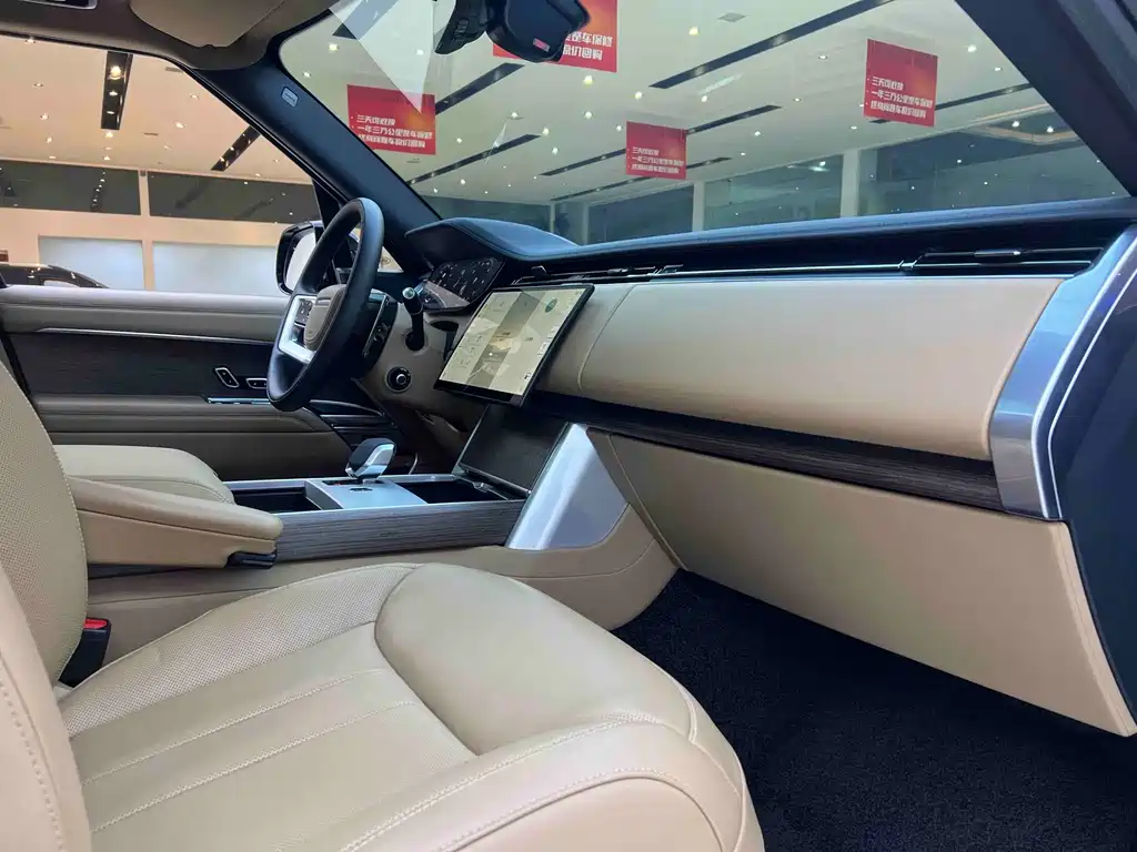 Range Rover 2025 3.0 L6 400PS Extended Edition купить на сайте DeffCars