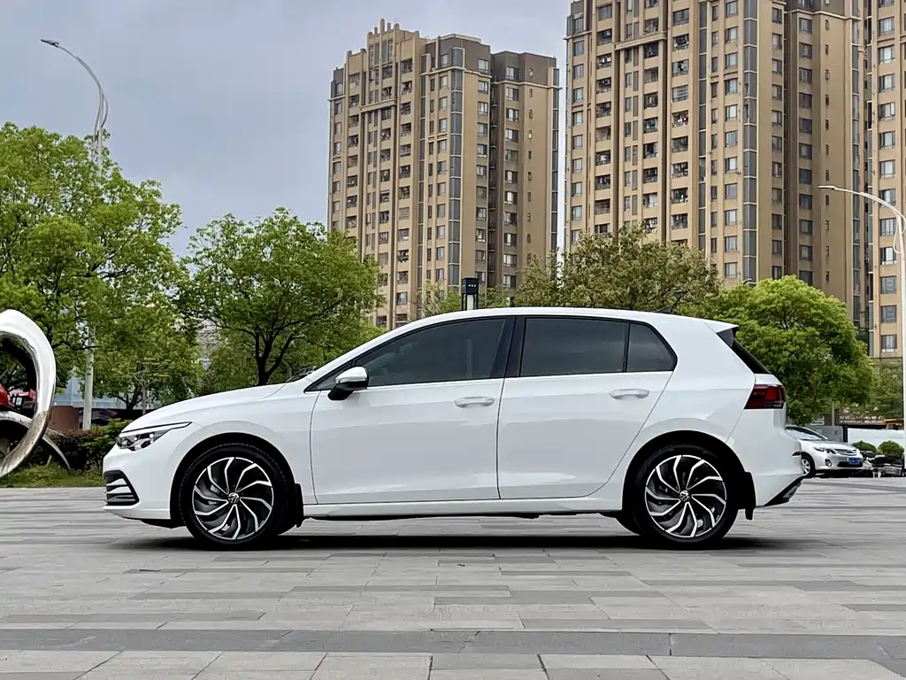 Golf 2023 facelift 280TSI DSG Pro купить на сайте DeffCars