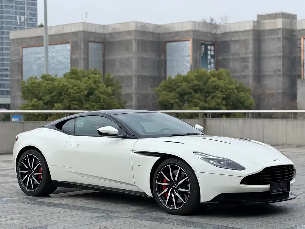 Aston Martin DB11 2016 5.2T First Edition купить на сайте DeffCars
