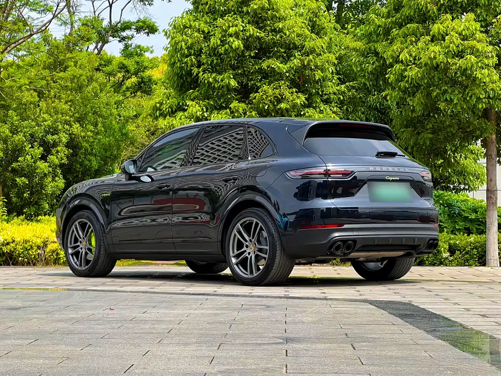 Cayenne New Energy 2023 Cayenne E-Hybrid 2.0T купить на сайте DeffCars