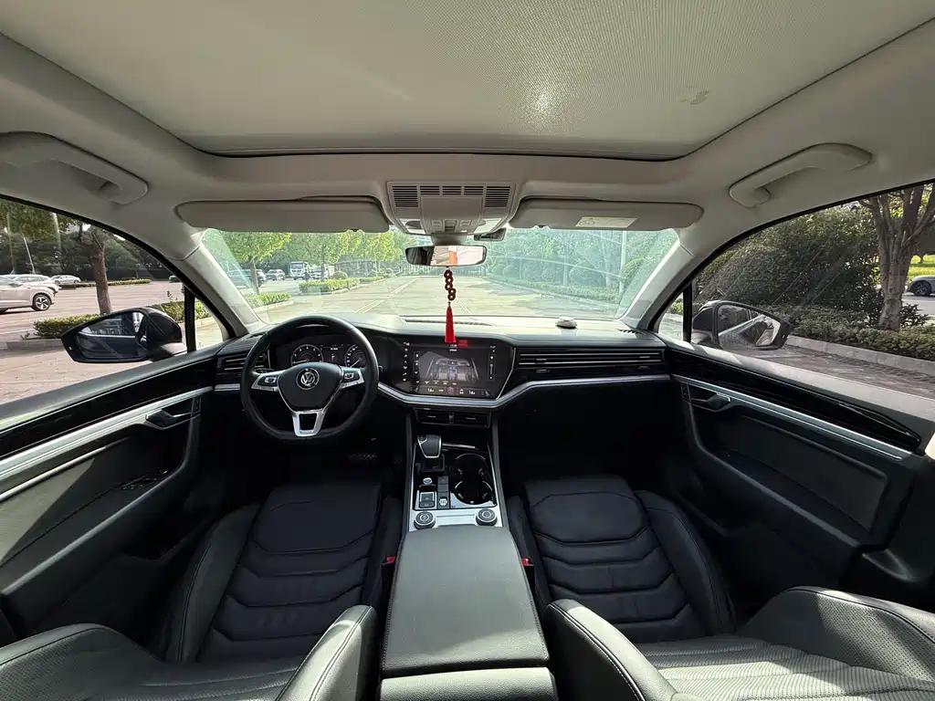 Touareg 2019 2.0TSI Sharp Wing Edition National VI купить на сайте DeffCars