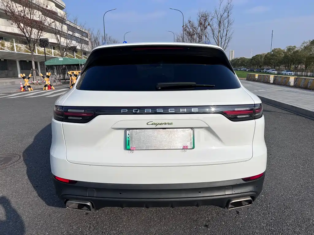 Cayenne New Energy 2022 Cayenne E-Hybrid 2.0T Platinum Edition купить на сайте DeffCars