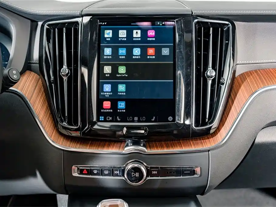 Volvo XC60 plug-in hybrid 2025 plug-in hybrid long-range four-wheel drive Zhiya luxury version купить на сайте DeffCars