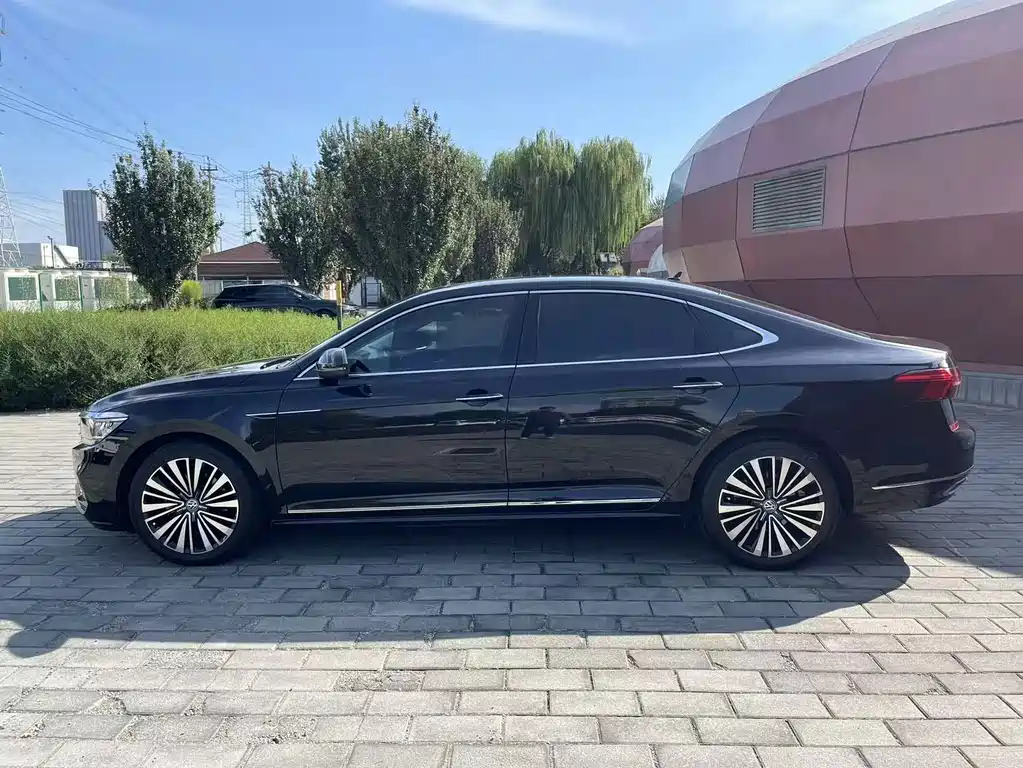 Passat 2019 330TSI Deluxe Edition National VI купить на сайте DeffCars