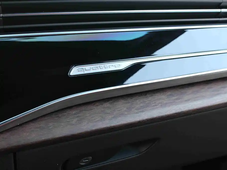 Audi Q7 2021 55 TFSI quattro S line sports version купить на сайте DeffCars