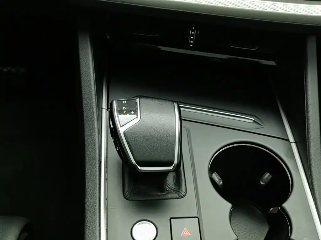 Touareg 2021 2.0TSI Pilot Special Edition купить на сайте DeffCars