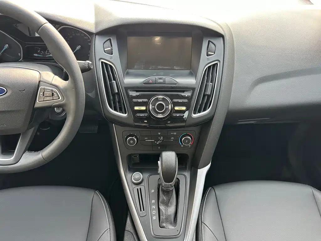 Focus 2018 hatchback classic 1.6L automatic comfort smart mobility version купить на сайте DeffCars