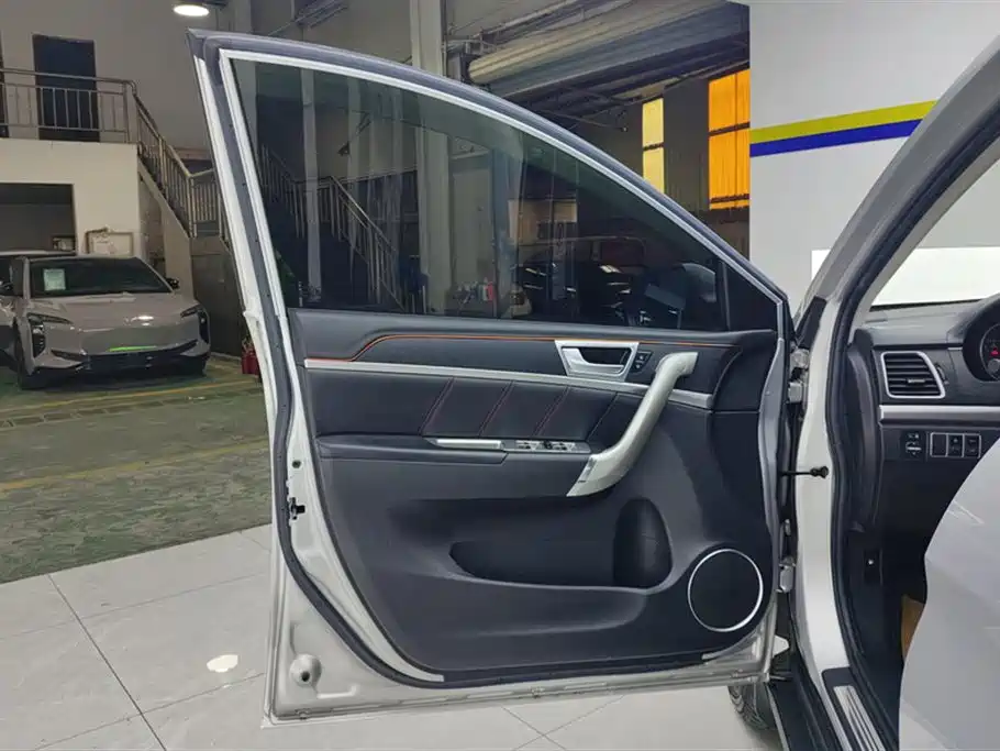Haval M6 2017 1.5T automatic two-wheel drive premium model купить на сайте DeffCars