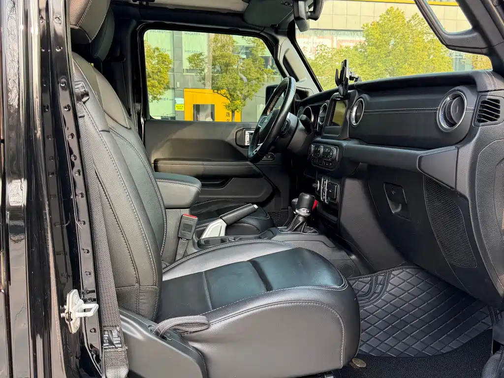 Wrangler 2021 2.0T Sahara four-door version купить на сайте DeffCars
