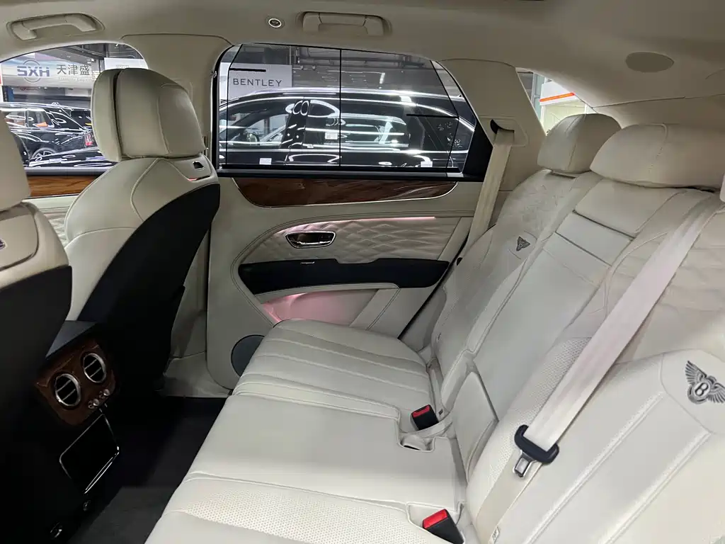 Bentayga 2024 4.0T V8 купить на сайте DeffCars