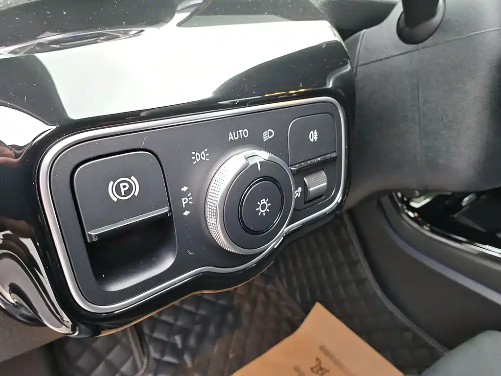Mercedes-Benz A-Class 2024 A 200 L Fashion купить на сайте DeffCars