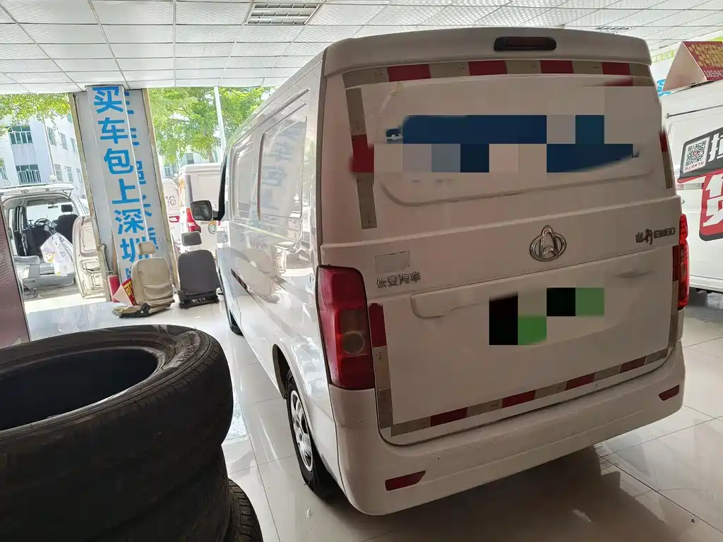 Changan Ruixing EM60 2021 pure electric van transporter 70kW купить на сайте DeffCars