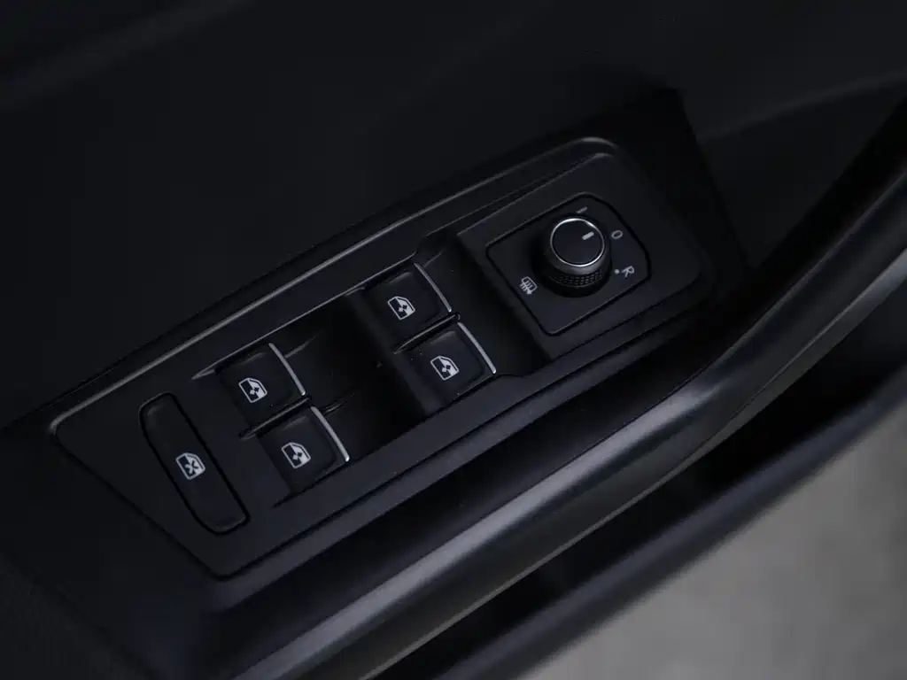 T-ROC 2020 280TSI DSG two-wheel drive aggressive model купить на сайте DeffCars