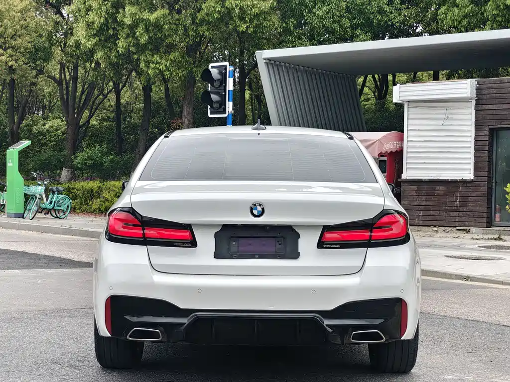 BMW 5 Series 2022 525Li M Sports Package купить на сайте DeffCars