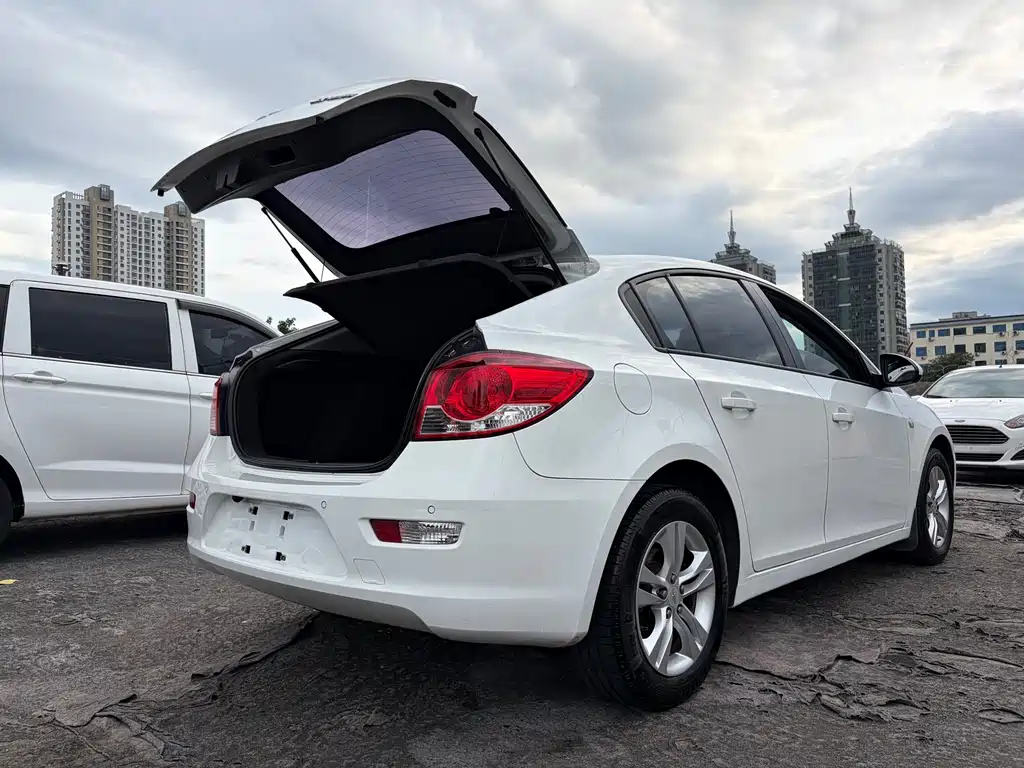 Cruze 2013 hatchback 1.6L manual luxury model купить на сайте DeffCars