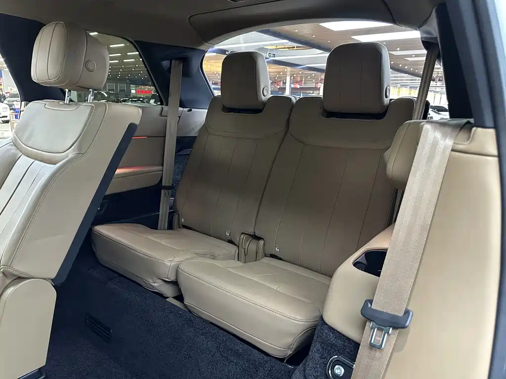 Range Rover 2023 3.0 L6 400PS Seven-seater Extended Edition купить на сайте DeffCars