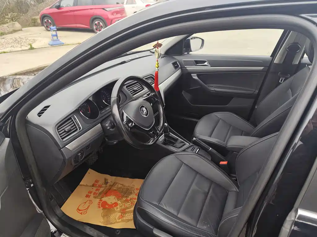 Lavida 2015 230TSI DSG Comfort Edition купить на сайте DeffCars