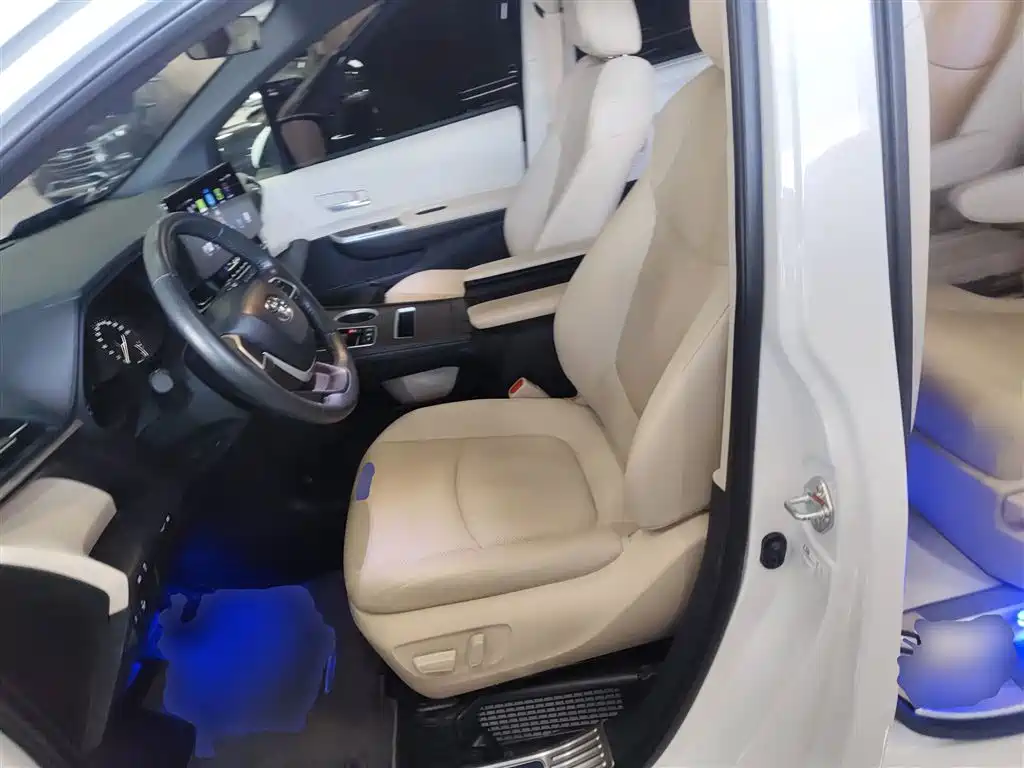 SIENNA 2023 2.5L Hybrid Deluxe Edition купить на сайте DeffCars
