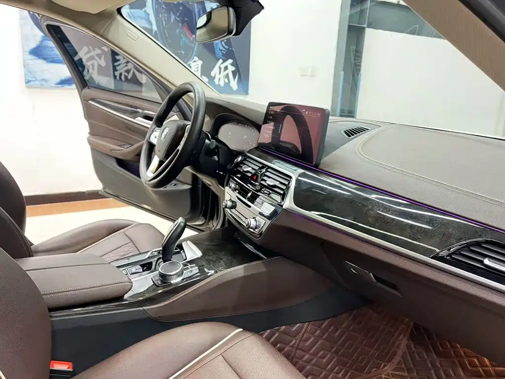 BMW 5 Series 2021 525Li Luxury Package купить на сайте DeffCars