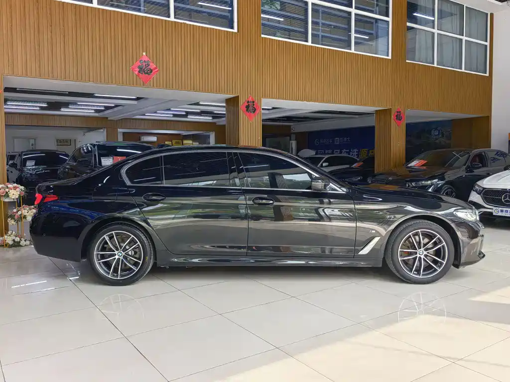BMW 5 Series 2022 525Li M Sports Package купить на сайте DeffCars