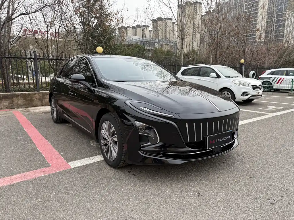 Hongqi E-QM5 2024 500km travel version купить на сайте DeffCars