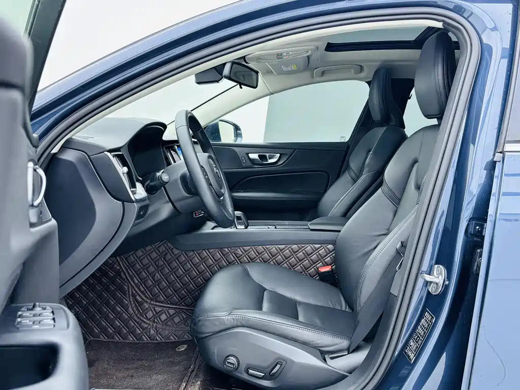Volvo S60 2023 B4 Zhiyuan Luxury Edition купить на сайте DeffCars