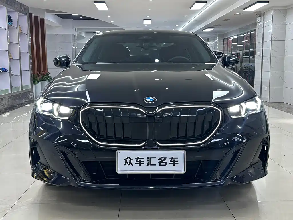 BMW 5 Series 2025 530Li Leading M Sports Package купить на сайте DeffCars