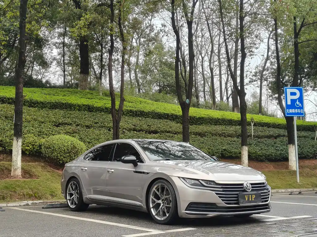 FAW-Volkswagen CC 2019 330TSI Charming Edition National V купить на сайте DeffCars