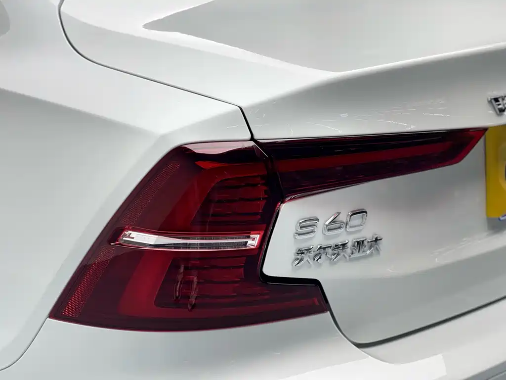 Volvo S60 2025 B4 Zhiyi Luxury Edition купить на сайте DeffCars