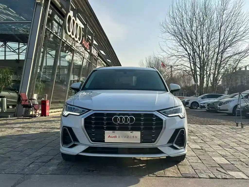 Audi Q3 2024 40 TFSI Fashionable and Dynamic купить на сайте DeffCars