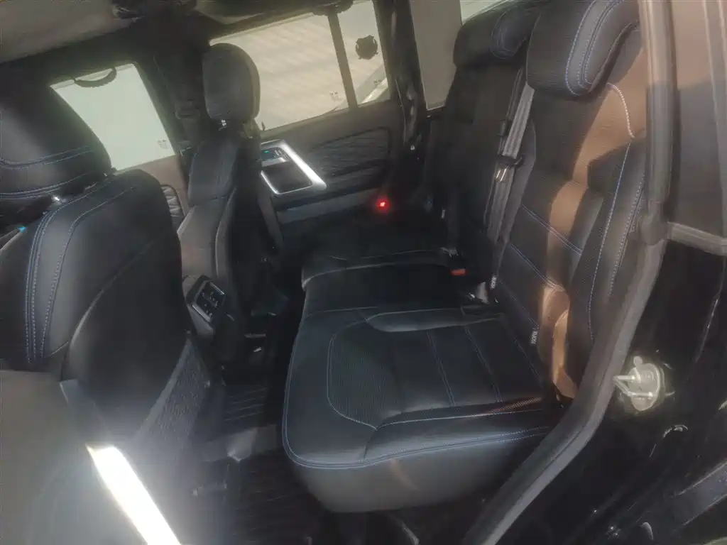 Beijing off-road BJ40 2023 2.0T automatic four-wheel drive city hunter version knight type купить на сайте DeffCars