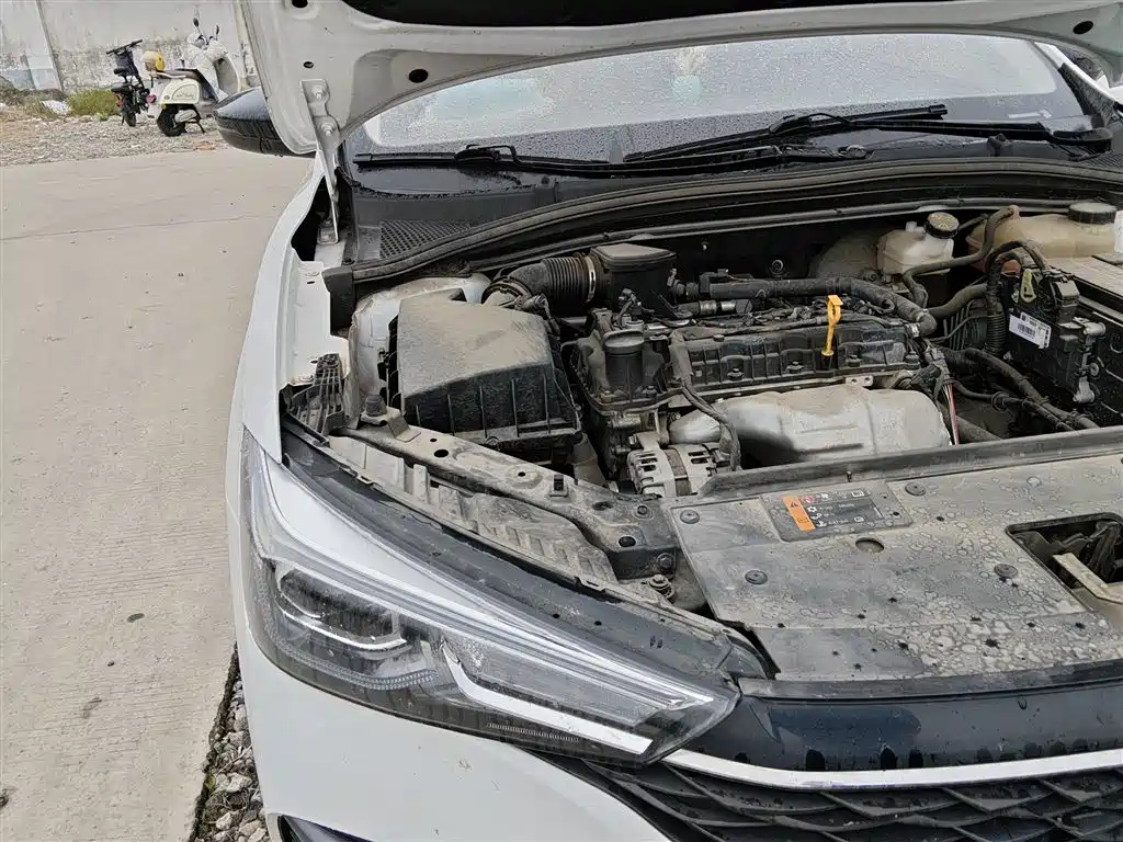 Roewe i5 2021 1.5L CVT Platinum Edition купить на сайте DeffCars