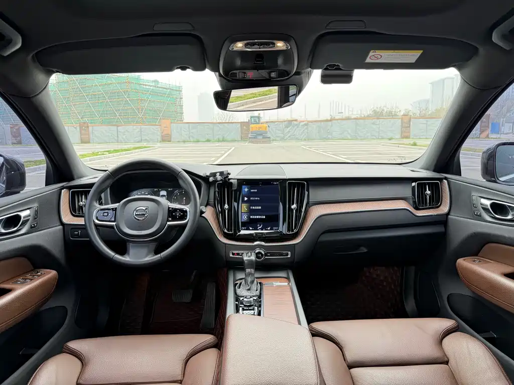 Volvo XC60 2021 T5 four-wheel drive Zhiyuan Deluxe Edition купить на сайте DeffCars