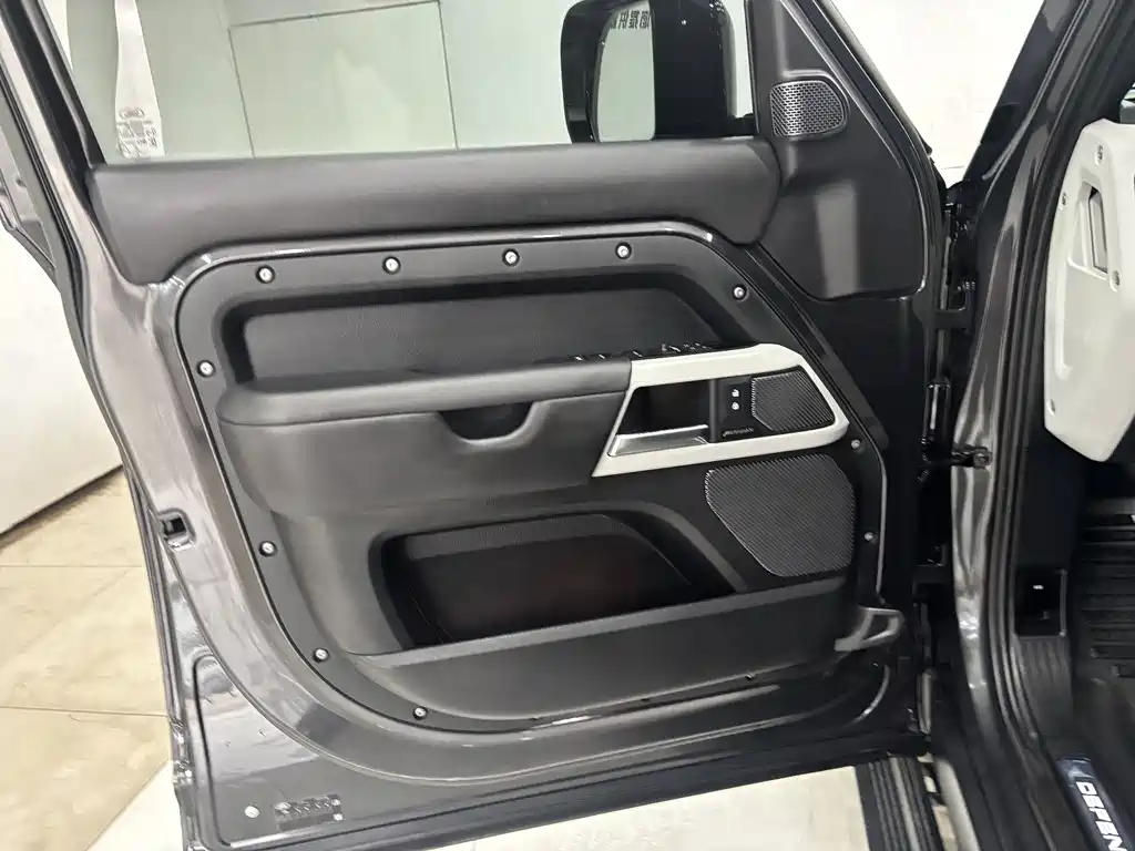 Land Rover Defender 2023 facelift 110 3.0T P400 X-DYNAMIC HSE купить на сайте DeffCars