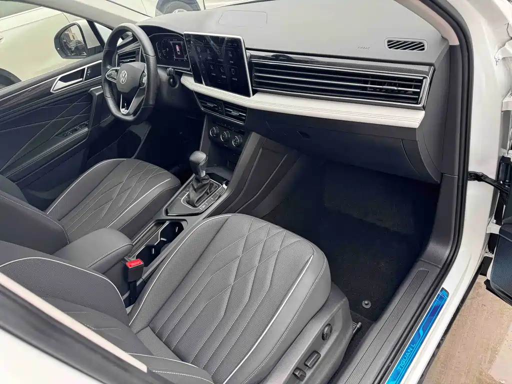 Tiguan L 2023 280TSI automatic two-wheel drive Chaochuang limited edition купить на сайте DeffCars